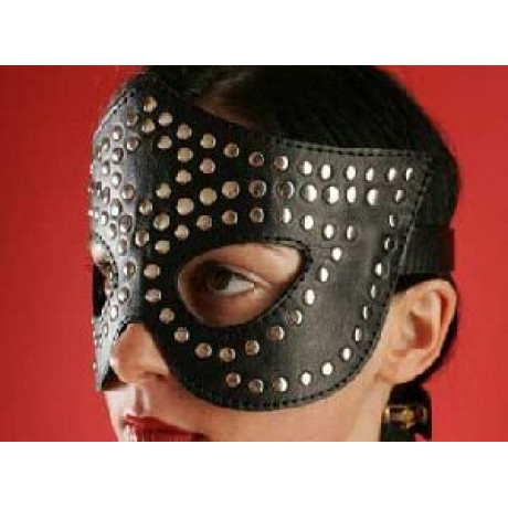 Маска кожаная с заклепками